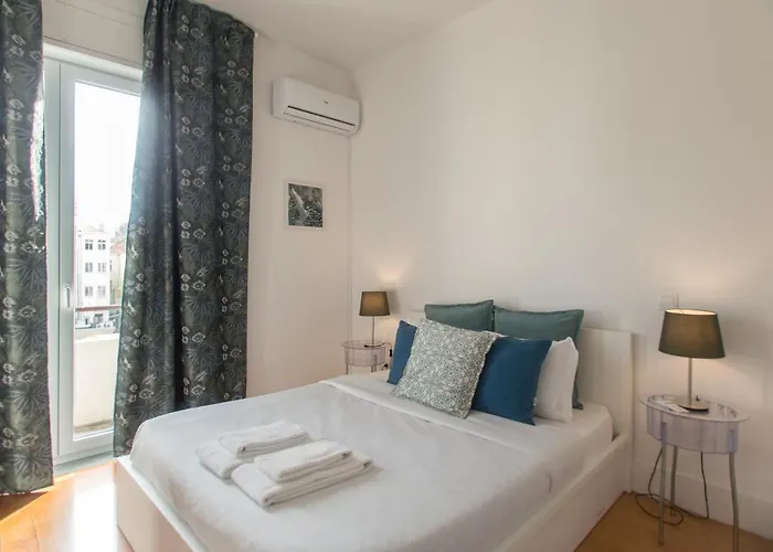 Pinpoint By Hosts * Porto