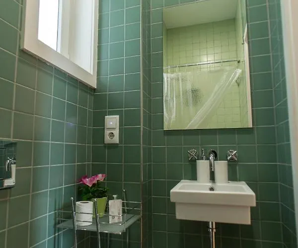 Pinpoint By Hosts * Porto